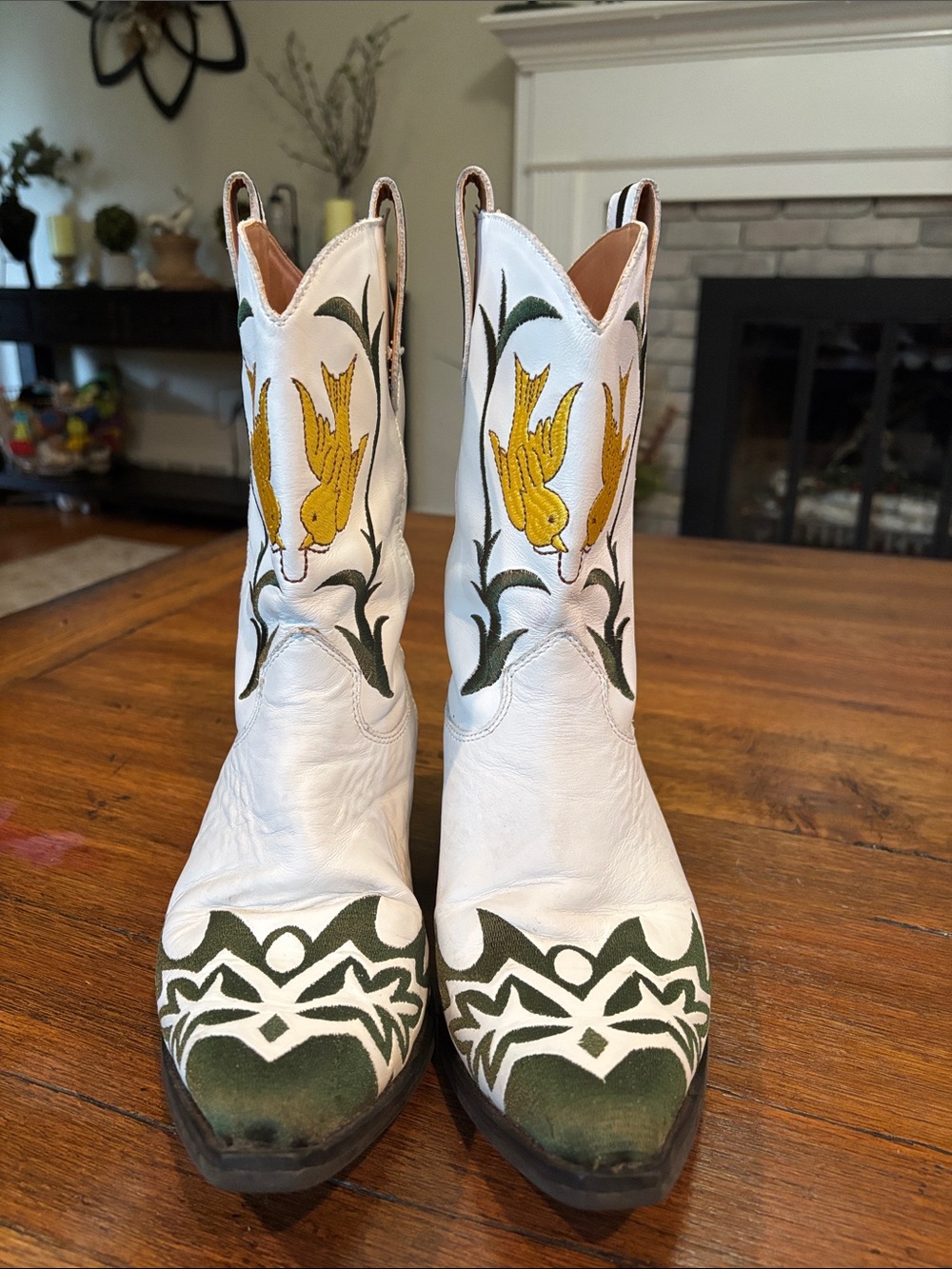 dingo White Leather Cowboy Boots with Yellow Bird Embroidery - Picture 3 of 15